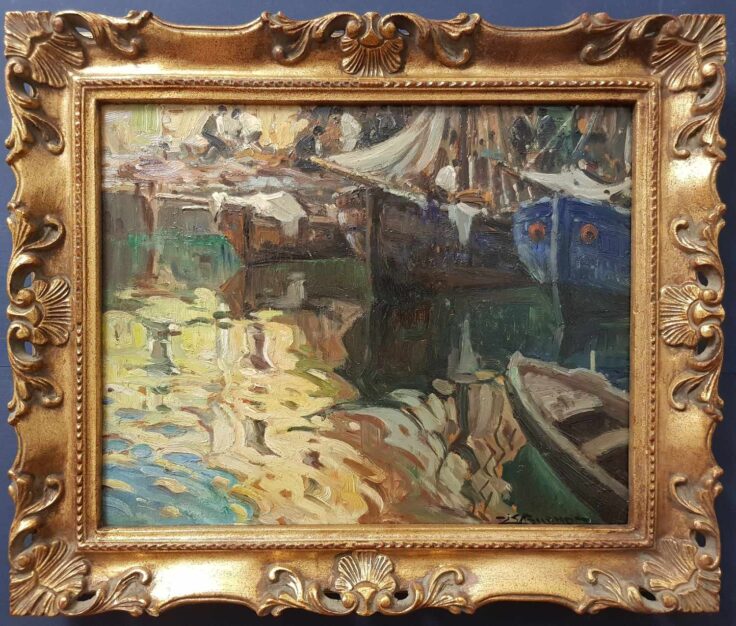 Foto del dipinto incorniciato di Leon Giuseppe Buono, olio su masonite 40x50 cm dal titolo "Marina di Pozzuoli", raffigurante i riflessi del mare, le barche e i pescatori nel porto di Pozzuoli