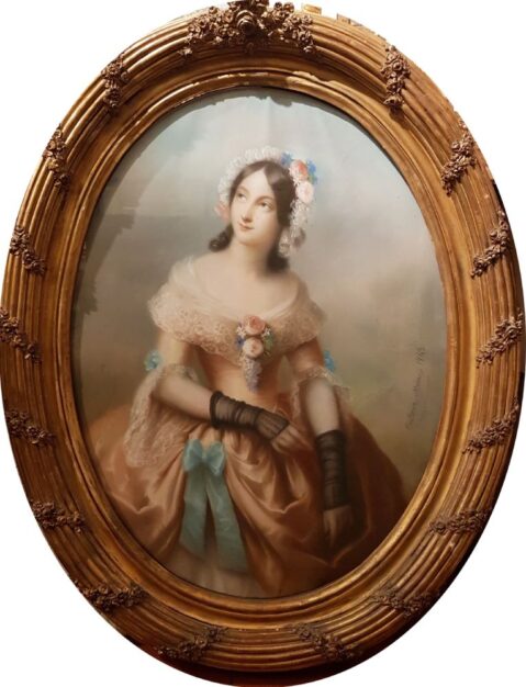 Foto del dipinto dell'artista francese Antonin Moine (1796-1849), uno spettacolare ritratto di giovane nobile donna eseguito con la tecnica del pastello su cartoncino applicato su tela ovale di 120x90 cm (150x120 cm con la cornice coeva) datato 1843